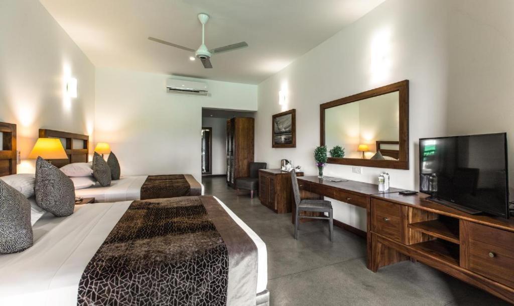 Manthila Hotel アヌラーダプラ エクステリア 写真
