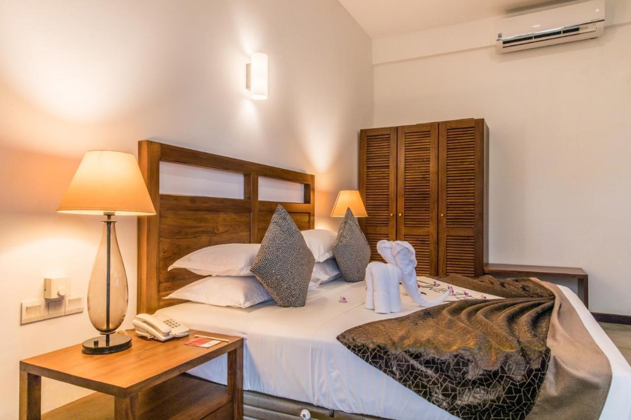 Manthila Hotel アヌラーダプラ エクステリア 写真