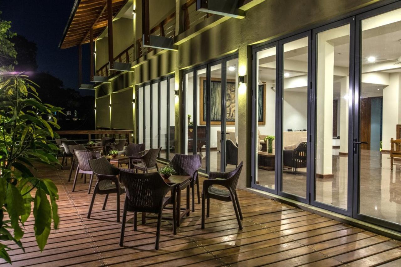 Manthila Hotel アヌラーダプラ エクステリア 写真