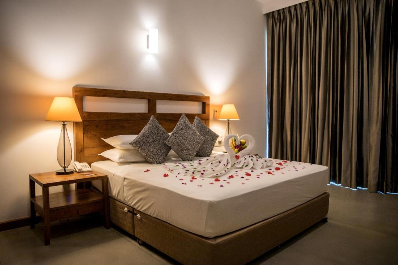 Manthila Hotel アヌラーダプラ エクステリア 写真