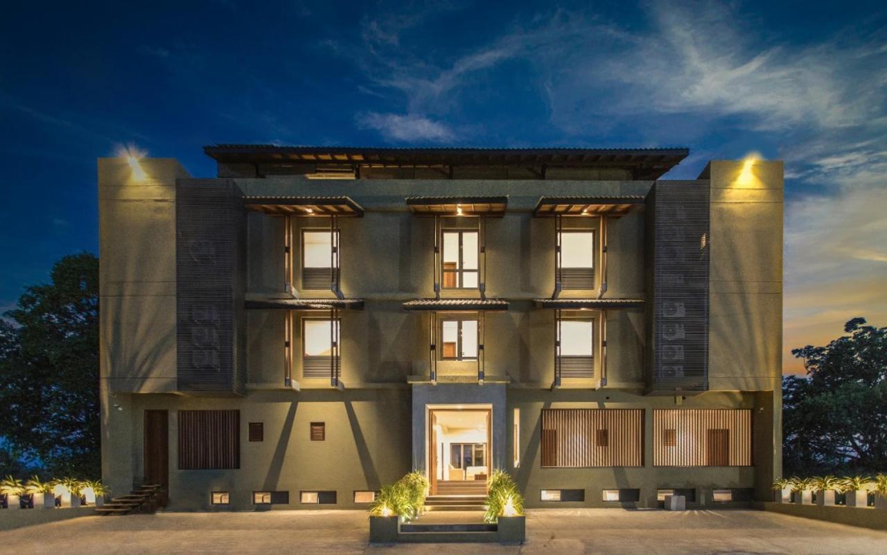 Manthila Hotel アヌラーダプラ エクステリア 写真