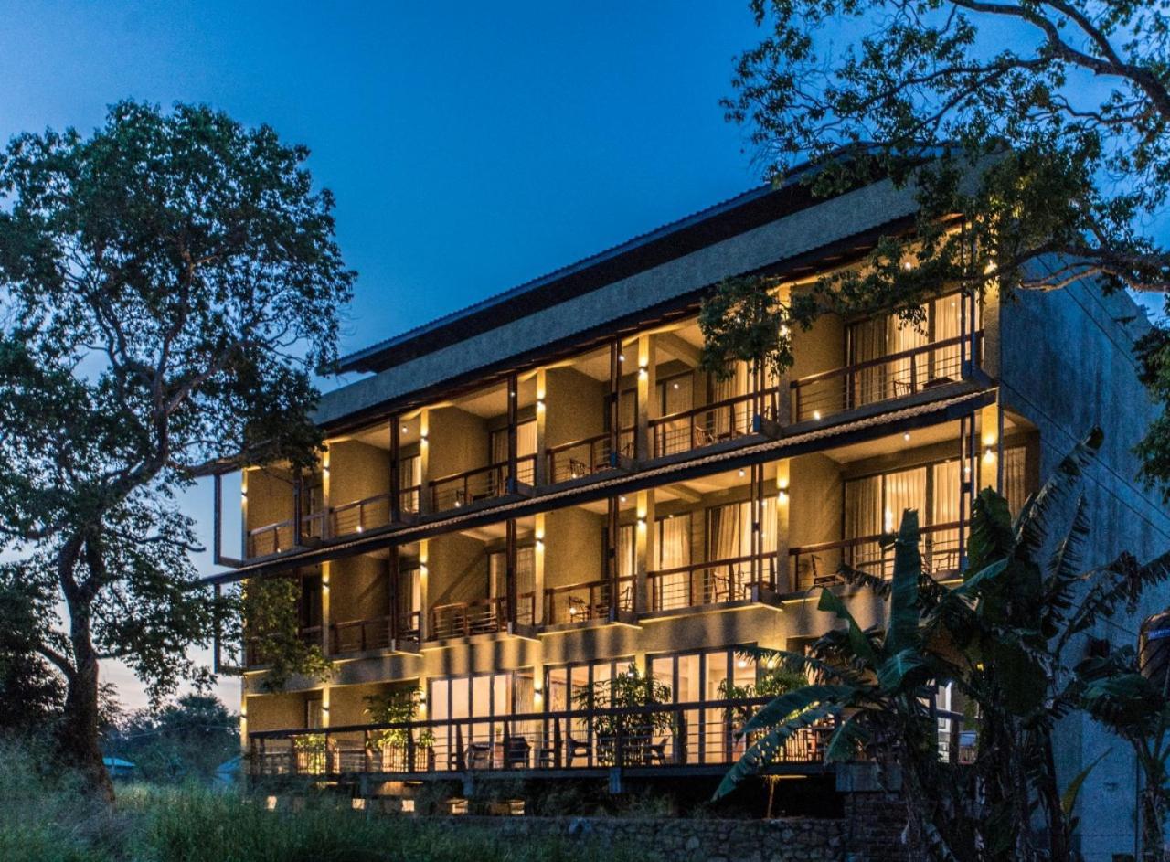 Manthila Hotel アヌラーダプラ エクステリア 写真